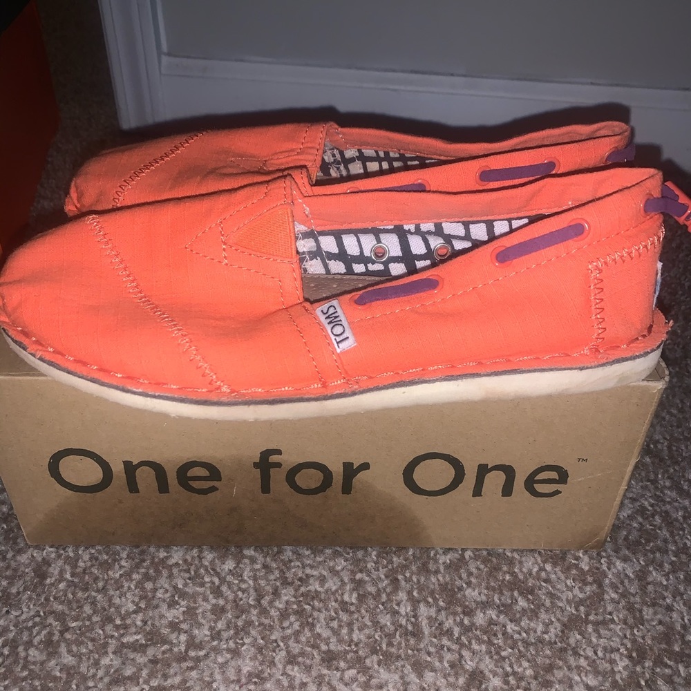 TOMS - Picture 5 of 6